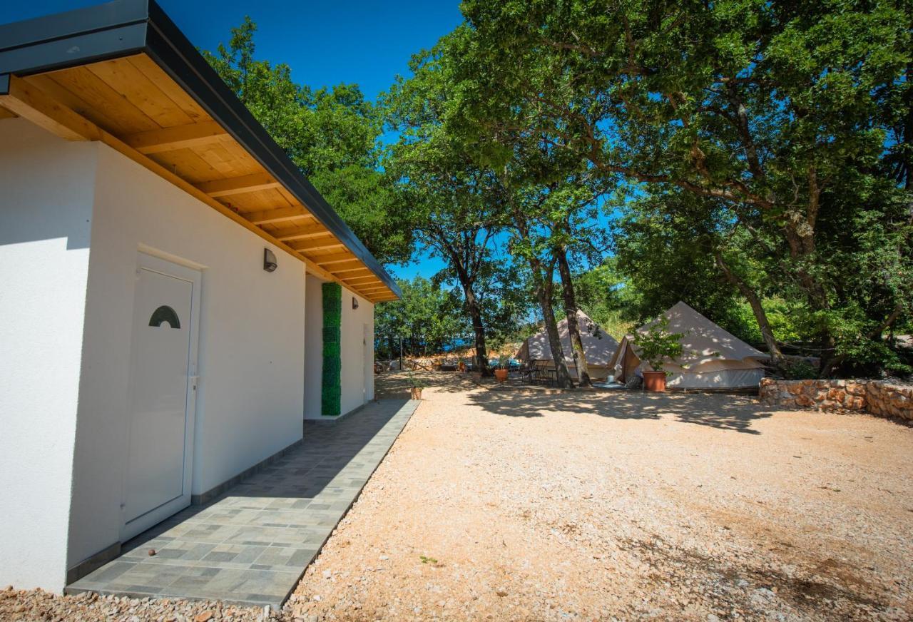 Luxusní stan Rock Oak Glamping 3 *